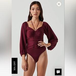 ASTR the Label LONG SLEEVE CINCH CENTER CONVERTIBLE NECKLINE BODYSUIT